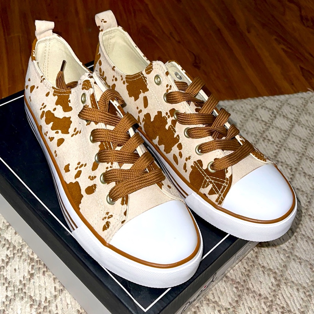 Qupid LOGAN-6 Cow Print Sneakers